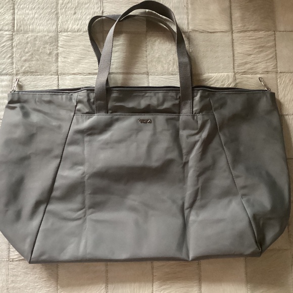 Tumi Just In Case Tote Size Large Travel Bag Gray Silver Color - Picture 6 of 8
